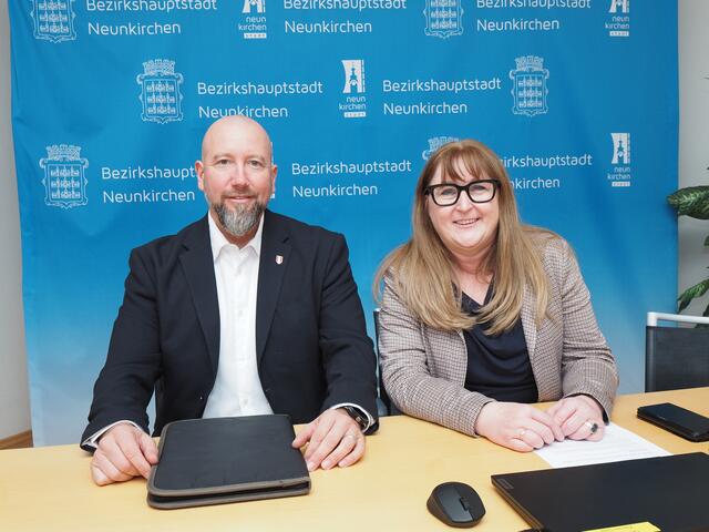 Der FPÖ-Vize in spe Marcus Berlonsig und Bürgermeisterin Klaudia Osztovics. | Foto: Santrucek