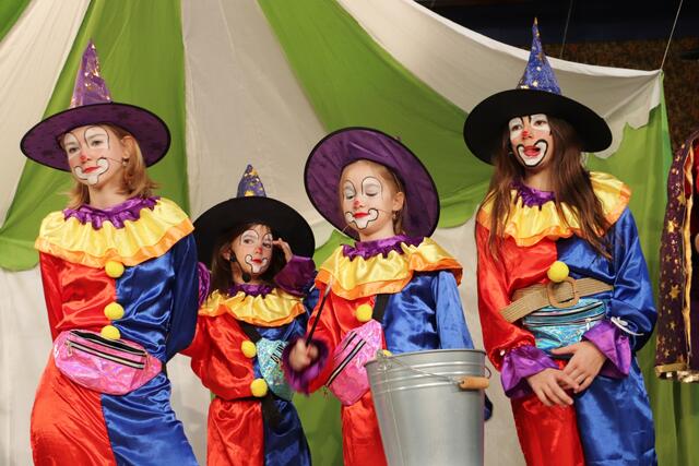 Durch einen Zauberspruch geht’s im verhexten Zirkus drunter und drüber, da können nur mehr Lachkekse helfen | Foto: Edith Ertl