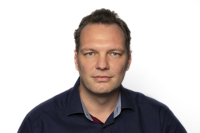 „Die Position als Top-Arbeitgeber in der Region liegt mir am Herzen. Wir setzen auf Stabilität, Innovation und Wachstum, um unseren Mitarbeitern Perspektiven zu bieten und unseren Kunden weltweit leistbare, hochwertige Maschinen zur Verfügung zu stellen. Jetzt und in Zukunft.“ betont Firmenchef Daniel Schörgenhuber. | Foto: Holzmann Maschienen