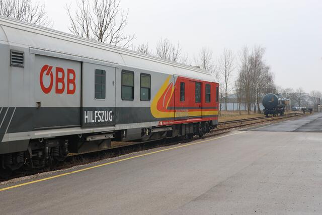 Abtransport der Styrol-Waggons aus Wels: Die Mannschaft der ÖBB leistete ganze Arbeit. | Foto: laumat.at