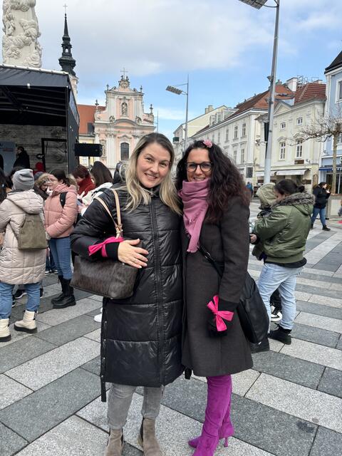 Luzia Khahimova und Natascha Schabasser | Foto: Martina Schweller