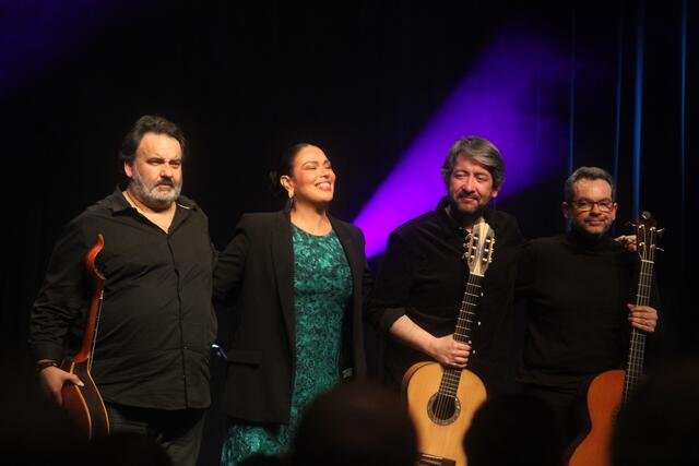 Henrique Leitão, Nani Medeiros, Carlos Leitão und Carlos Menezes (v.l.) brachten dem Glesidorfer Publikum die Musik des Fado näher. | Foto: MeinBezirk/Hofmüller