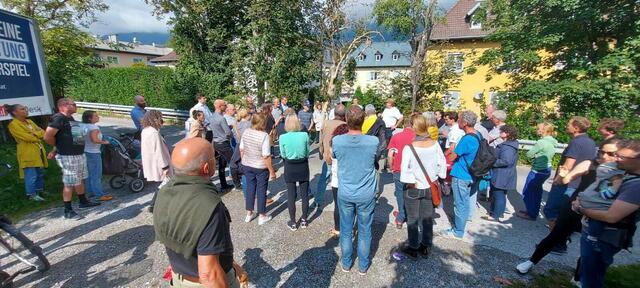 Großes Interesse beim Lokalaugenschein des Bauausschusses im September 2021 | Foto: MeinBezirk
