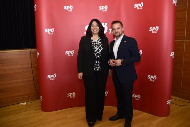 Abgeordnete zum Nationalrat Selma Yildirim mit dem Wahlgewinner Bernhard Höfler. | Foto: Kendlbacher