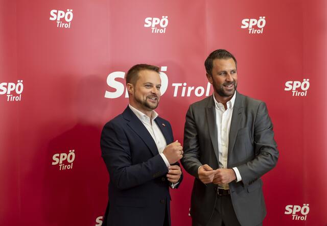 In der Kampfabstimmung um den Bezirksparteivorsitz Innsbruck-Land erhielt Dornauer (re.) 41 Prozent der 211 Delegiertenstimmen, während sich sein Herausforderer Bernhard Höfler (li.) mit 59 Prozent durchsetzte. | Foto: Zeitungsfot.at