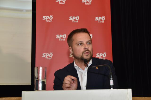 Beim Bezirksparteitag der SPÖ Innsbruck-Land ist der Gewerkschafter Bernhard Höfler zum neuen Vorsitzenden gewählt worden. | Foto: Kendlbacher