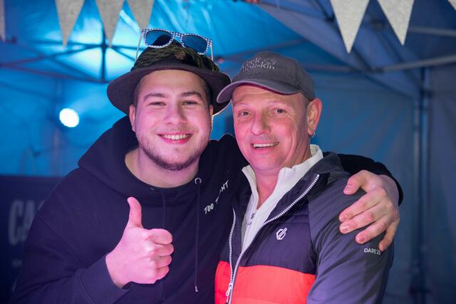 Auch Paul Schuster und Karl Heinz Taschner wollten sich die Feierlichkeiten nicht entgehen lassen.  | Foto: Sophia Braun