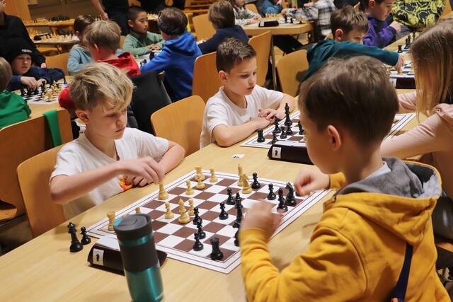 Volle Konzentration und Einsatz bei den Schülern der VS St. Oswald bei Plankenwarth (li) | Foto: Edith Ertl