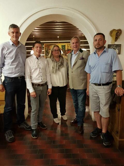Links Rene Schimanek mit der FPÖ Langenlois: D. Falböck, E. Haindl, W. Rosenkranz, T. Ottmann  | Foto: FPÖ NÖ/E. Kainz