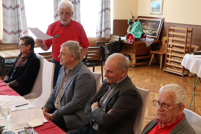 Obmann Paul J. Wiener (stehend) erstattete den Jahresbericht | Foto: Gerhard Langmann