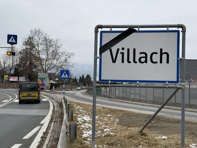 Die Stadt trägt nach der Schreckenstat Trauer. | Foto:  GERD EGGENBERGER / APA / picturedesk.com