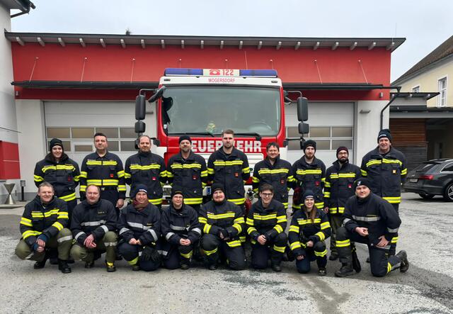 17 Mitglieder der Feuerwehr Mogersdorf-Ort stellten bei der Branddienstleistungsprüfung ihr Wissen und ihre praktischen Fähigkeiten unter Beweis. | Foto: Feuerwehr Mogersdorf-Ort