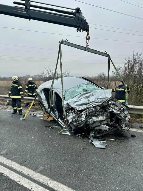 Auf der A3 bei Wulkaprodersdorf ist es Donnerstagsvormittag zu einem schweren Unfall zwischen einem Lkw und einem Pkw gekommen. | Foto: FF Wulkaprodersdorf