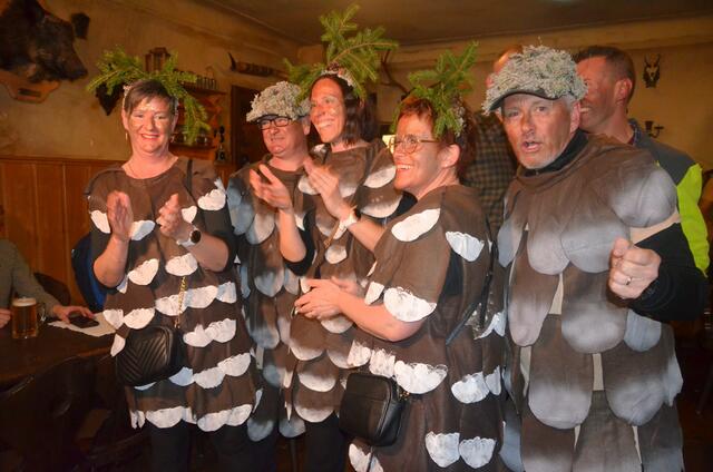 Aufwändig kostümiert: Claus Faller (re.)