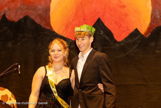 Jane und Tarzan (Johanna Toth und Elias Kräftner) - gekürt vom Publikum zur Ballkönigin und Ballkönig. | Foto: www.cine-motion.at / Ivanek