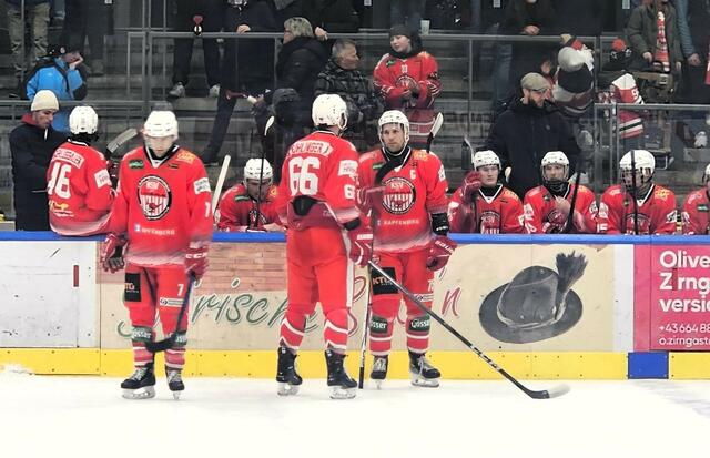 Hängende Köpfe bei den Kapfenberger Kängurus nach dem Ausscheiden. | Foto: KSV Eishockey