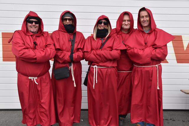 Die Roten Mönche versuchten im Fasching zu "missionieren". | Foto: Michael Strini