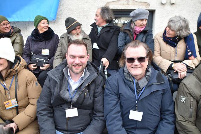 Bgm. Markus Peer und TVB-Obmann Werner Schiffner hatten auf der Ehrentribühne beste Sicht auf den Umzug. | Foto: Kendlbacher