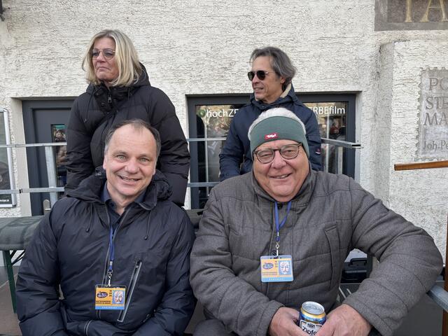 GR Michael Unterweger und Heinrich Kranebitter (Sängerbund Hötting) genossen das bunte Treiben. | Foto: Kendlbacher