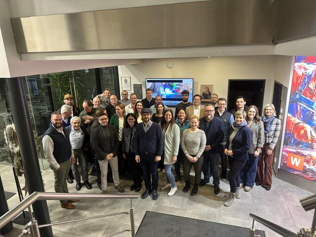 Der "IdeenReich Stammtisch" bringt kreative Köpfe zusammen und erfreut sich großer Beliebtheit. | Foto: Mathias Willingshofer