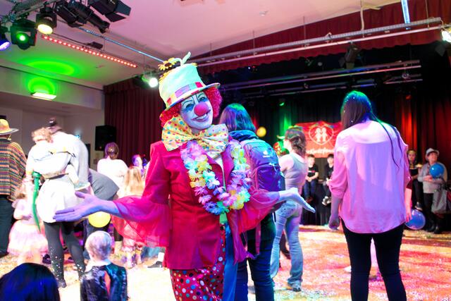 letztes Jahr noch die Faschingsprinzessin heute der Clown Astrid Machacsek