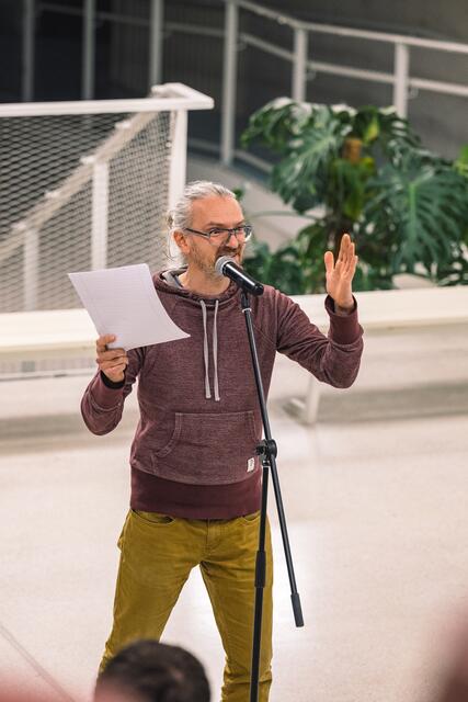 Von Amphibien bis Zäune alles dabei. Auch im Text von Remo Kiss. | Foto: Pernsteiner