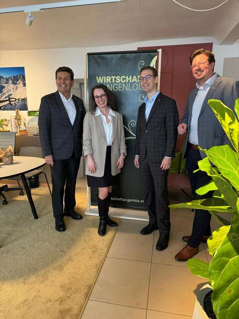 Ein Teil des Vorstands von WLL mit Vertreter der WKNÖ Bezirksstelle Krems: Bürgermeister Harald Leopold, Verena Mann, Martin Müllauer und Holger Lang-Zmeck | Foto: Peter Schneider