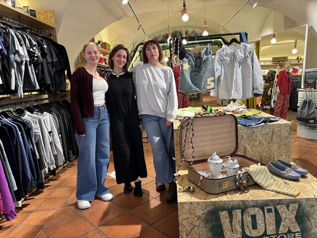 Im Dezember eröffnete der lässige VOIX-Store in der Altstadt. Nina, Michelle und Nicole beraten die Kundinnen und Kunden gerne beim Kauf. | Foto: MeinBezirk