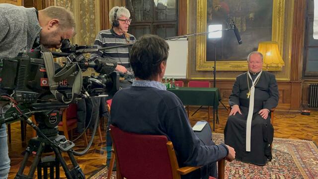Propst Anton Höslinger wurde kürzlich für das ORF-Religionsmagazin "Orientierung" interviewt. | Foto: Stift Klosterneuburg/Hanzmann