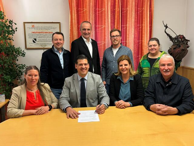Anfang Februar trafen sich die Vertreter der vier Parteien, um die neue Grundsatzvereinbarung für die Periode 2025-2030 offiziell zu besiegeln.  | Foto: Stadtgemeinde Wolkersdorf