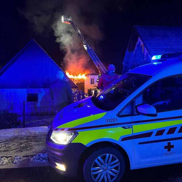 Neben der Feuerwehr stand beim Brand eines Einfamilienhauses in Stainz auch das Rote Kreuz Deutschlandsberg im Einsatz. | Foto: Rotes Kreuz Deutschlandsberg