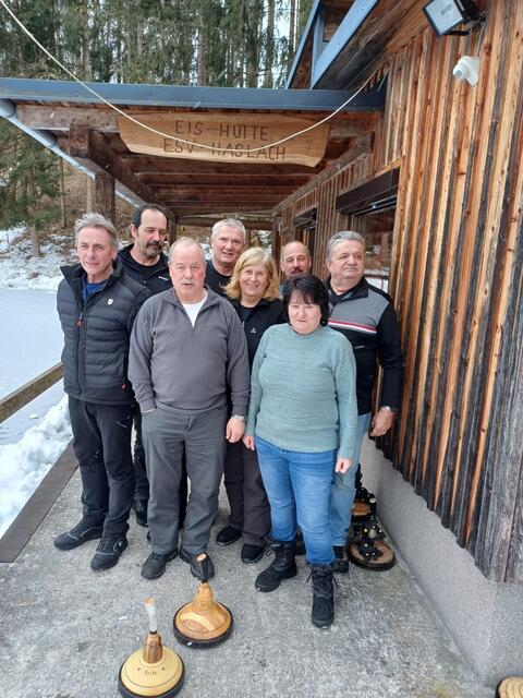 Robert Plakolb, Josef Krenn, Franz Mandl, Christian Jell, Gabi Karlsböck, Herbert Engleder, Monika Jell und Rudolf Jell (v. l.). | Foto: Jell