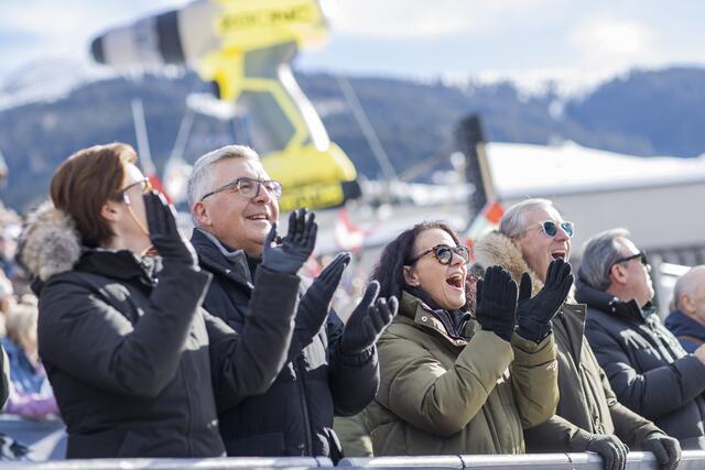 Im Bild v.l.: Landeshauptmann-Stellvertreterin Marlene Svazek, Landesrat Josef Schwaiger, Landesrätin Daniela Gutschi, Landeshauptmann Wilfried Haslauer und Landesrat Christian Pewny beim Super-G der Damen | Foto: Land Salzburg/Neumayr/Leopold