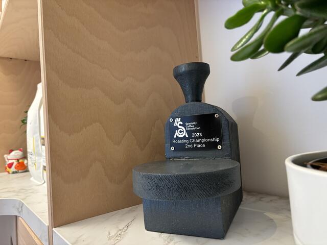 Dominik Pausch ist Vize-Weltmeister bei der Kaffeeröstung 2023. | Foto: Michael Marbacher/ MeinBezirk