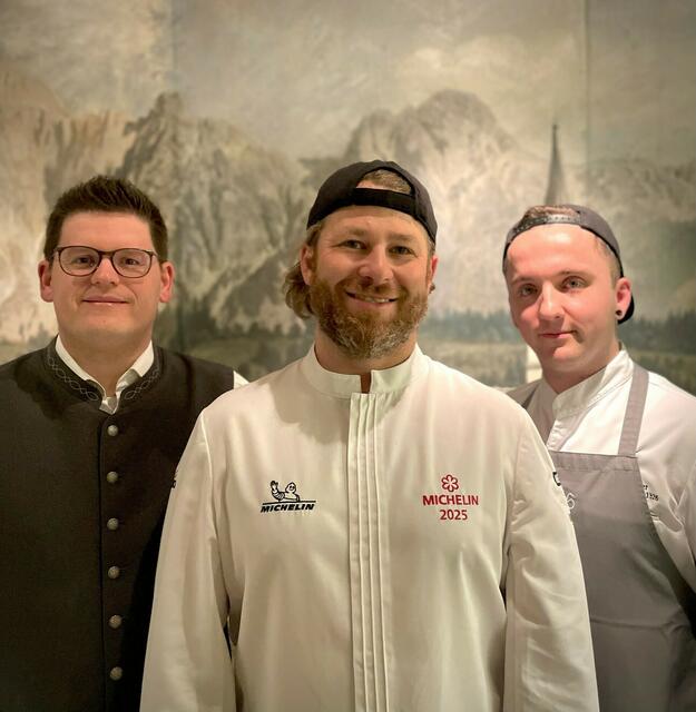 Sternekoch und Küchenchef Stefan Birnbacher (Mitte) mit seinen Kollegen Sous Chef Christoph Auer (re.) und Sommelier Christian Jepp. | Foto: K1326.com