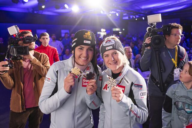 Bronzemedaillengewinnerinnen im Team-Kombi-Bewerb Stephanie Venier und Katharina Truppe. | Foto: Hetfleisch