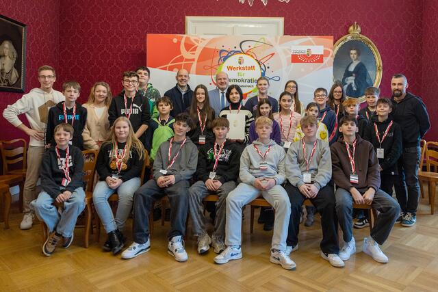 Die Mittelschule St. Georgen im Attergau besuchte ebenfalls das Linzer Landhaus. | Foto: Andreas Krenn