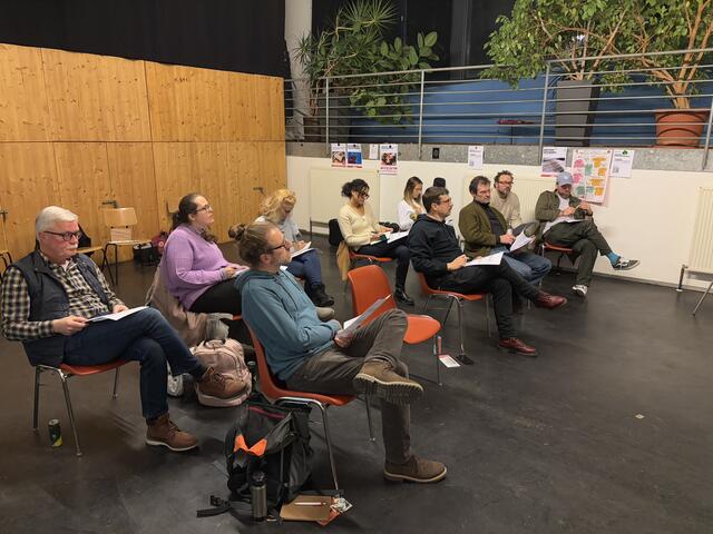 Zehn Personen kamen an diesem Abend in den Seminarraum des Rockhouse Salzburg, um sich mit der Theorie auseinander zu setzen. Alle hatte bereits Vorerfahrungen, es waren aber auch Neulinge willkommen gewesen. | Foto: Schrofner