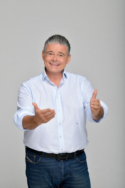 TV- und Spitzenkoch Andi Wojta tanzt für Mama und Ehefrau. | Foto: ORF/Thomas Ramstorfer