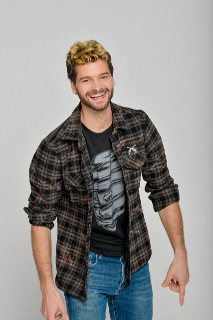 Schauspieler Aaron Karl hat die Liebe erstmals aufs Tanzparkett geführt. | Foto: ORF/Thomas Ramstorfer