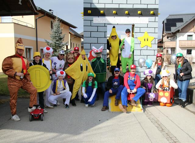 Donkey Kong (links) auf der Festung von Bowser. Auch die Mario Bros sind mit von der Partie. | Foto: Mag. Erwin Fuchsberger