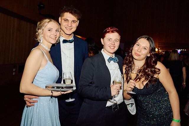 Die Schülerinnen und Schüler des Linzer Technikums luden zum Maturaball ins Brucknerhaus. | Foto: Grösswang/Brunner
