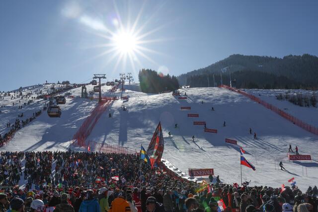 Ein traumhafter Tag in Saalbach beim letzten WM-Rennen der Damen. | Foto: Land Salzburg / Franz Neumayr