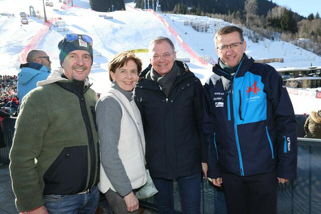 Alpine Skiweltmeisterschaft, Saalbach2025, Ski-WM2025 in Saalbach-Hinterglemm, im Bild: Landtagspräsidentin Brigitta Pallauf und Landesrat Martin Zauner bei der Abfahrt der Damen mit dem Landeshauptmann aus Oberösterreich, Thomas Stelzer und Landesrat Markus Achleitner (OÖ). | Foto: Land Salzburg / Franz Neumayr