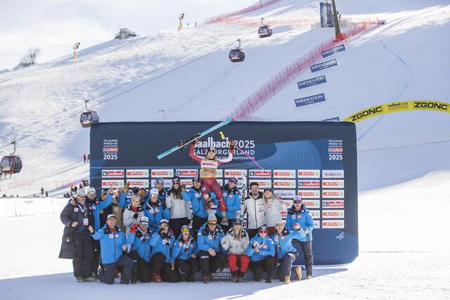 Im Bild: Stephanie Venier aus Österreich holte Gold im Super G mit dem AUT Ski Team | Foto: Land Salzburg/Neumayr/Leopold