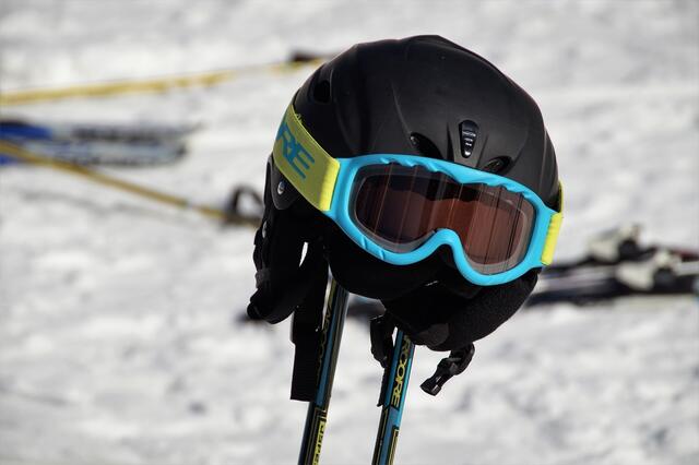 Am Sonntag am frühen Nachmittag stahl ein 28-jähriger Mann im Stubaier Gletscherskigebiet einen Skihelm aus einem Sportgeschäft. Er wurde kurz darauf mit dem Helm auf dem Kopf an der Talstation der Sesselbahn "Rotadl" angetroffen. | Foto: pixabay.com (Symbolbild)