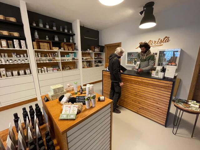 CBD-Blüten dürfen nicht mehr im Fachhandel, sondern nur mehr in der Trafik verkauft werden.