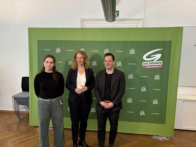 v. l.: Ida Belaga (Sprecherin Gras Wien) Judith Pühringer (Parteivorsitzende der Grünen Wien) und Wohnbausprecher der Grünen Wien, Georg Prack. | Foto: Ipirotis/MeinBezirk