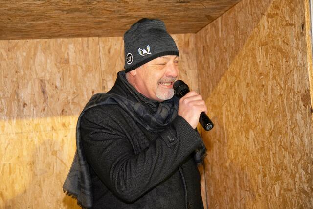 Ehrwalds Bürgermeister Markus Köck fungierte als Stadionsprecher. | Foto: Rath