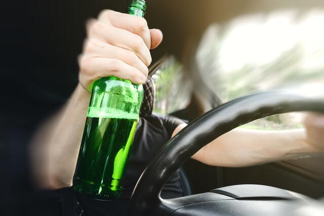 Ein alkoholisierter Lkw-Fahrer touchierte auf der A12 bei Langkampfen die Leitschiene und fuhr in Schlangenlinien weiter. | Foto: Rom4ek / panthermedie.net